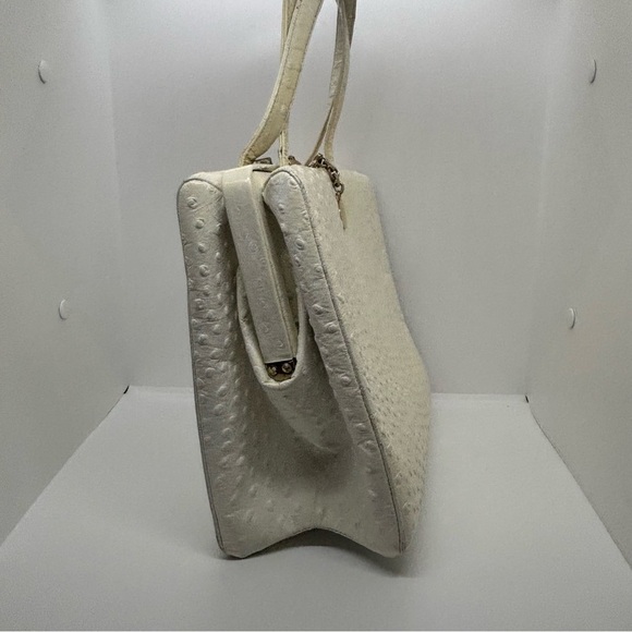 Vintage Classic Elegant Structured Top Handle Handbag – ostrich embossing -Ivory - Picture 6 of 14